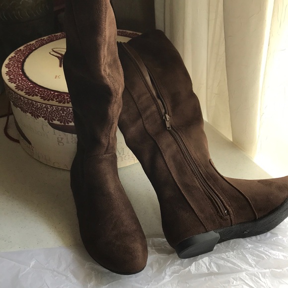 NWOT BRAND NEW Brown Faux Suede Boots sz 6 - Picture 3 of 3